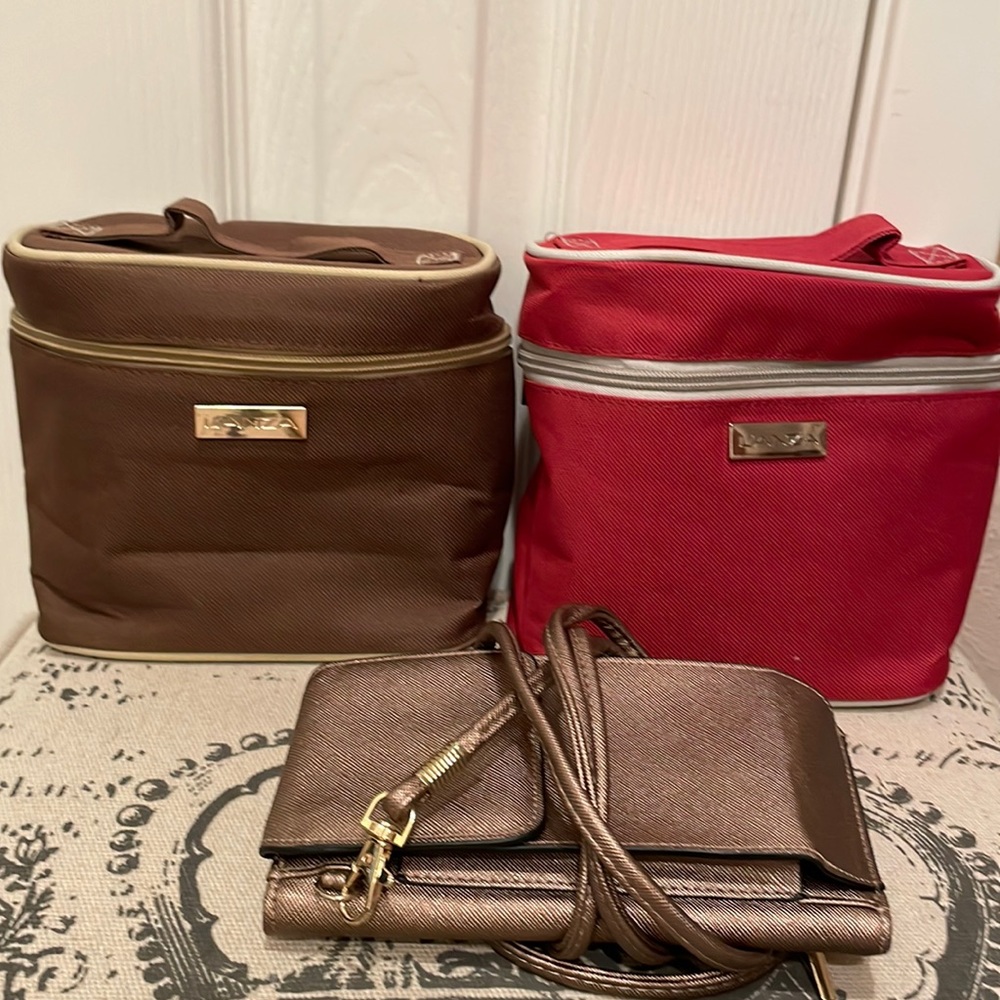 Women’s travel accessories